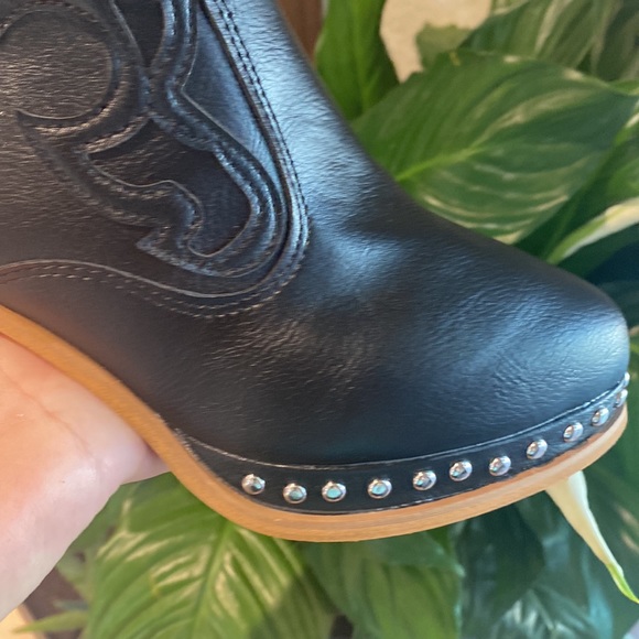 Unique style . - Picture 3 of 7